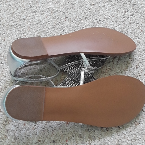 Sandals by Steve Madden thong toes new - Picture 6 of 6
